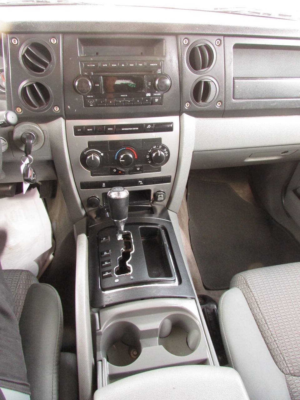 Used 2007 Jeep Commander Sport RWD image 26