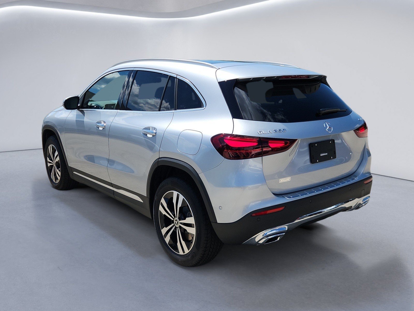 New 2026 Mercedes-Benz GLA 250 4MATIC image 5