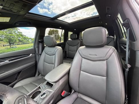 Used 2025 Cadillac XT6 Premium Luxury w/ Technology Package image 8