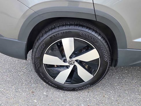 Used 2025 Volkswagen Taos S AWD/4WD image 9