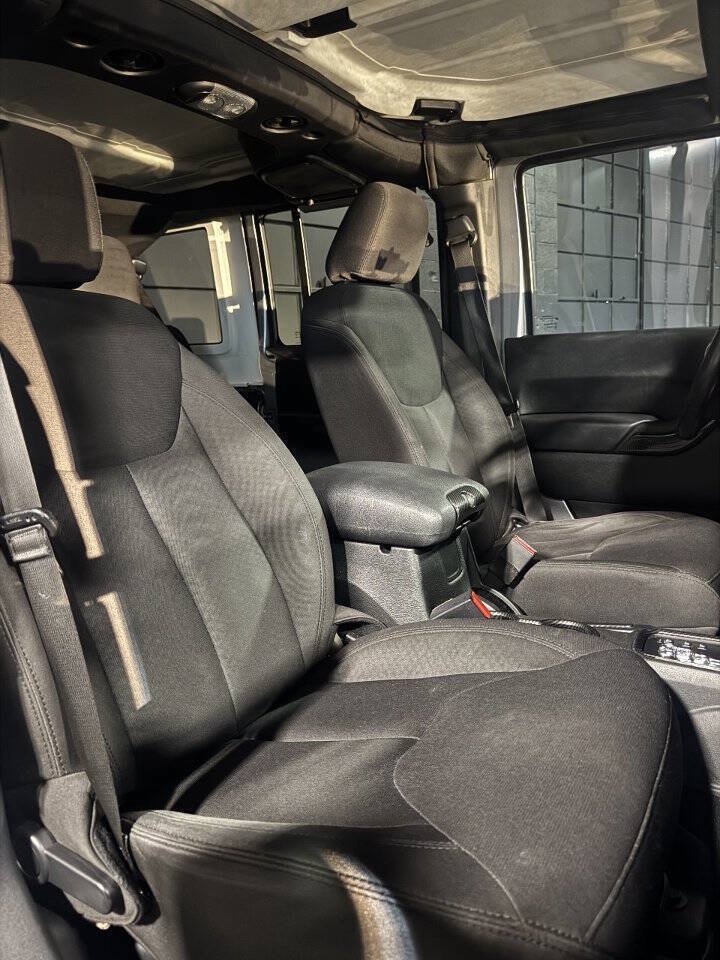 Used 2017 Jeep Wrangler Unlimited Sport AWD/4WD image 7