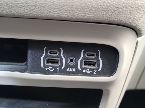 Used 2024 Chrysler Pacifica Touring-L FWD image 22