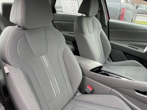 Used 2023 Hyundai Elantra SEL w/ Convenience Package image 10