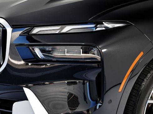 Used 2023 BMW X7 xDrive40i w/ Executive Package image 2