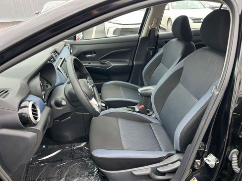 Used 2025 Nissan Versa SV FWD image 35