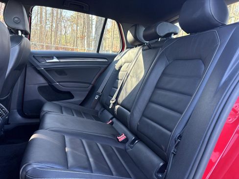 Used 2016 Volkswagen Golf R 4-Door image 27