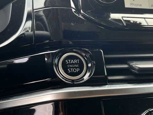 Used 2024 Nissan Pathfinder Platinum image 29