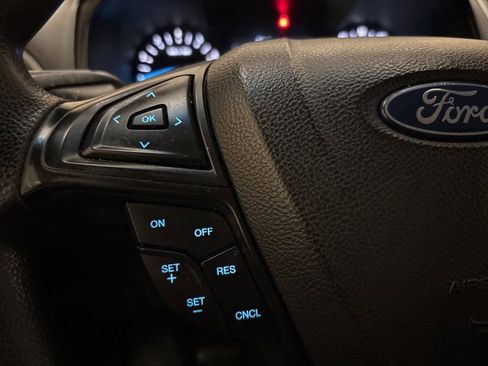 Used 2019 Ford Edge SE image 16