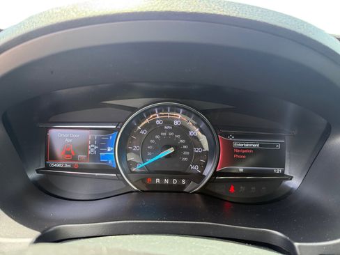 Used 2018 Ford Explorer XLT w/ Equipment Group 202A FWD image 11