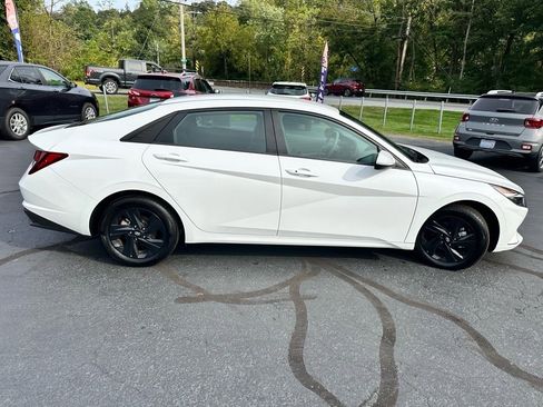 Used 2023 Hyundai Elantra SEL w/ Cargo Package image 7