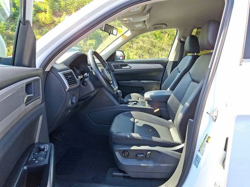 Used 2020 Volkswagen Atlas SE w/ Towing Package image 16