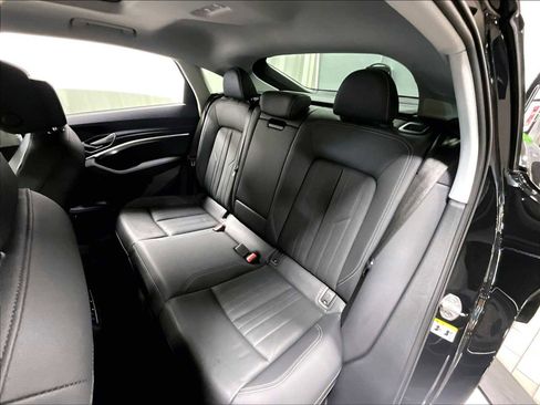 Used 2022 Audi e-tron Premium Plus image 31