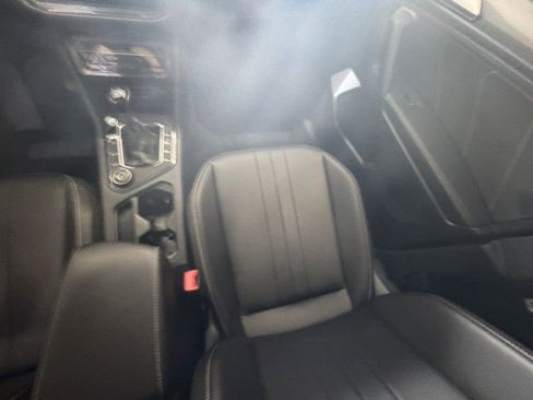 Used 2022 Volkswagen Tiguan SE w/ Panoramic Sunroof Package image 18