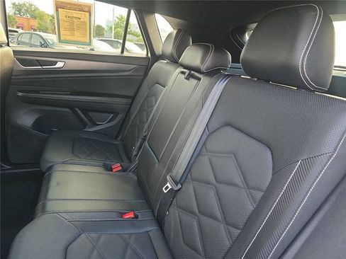 Used 2025 Volkswagen Atlas Cross Sport SE AWD/4WD image 11