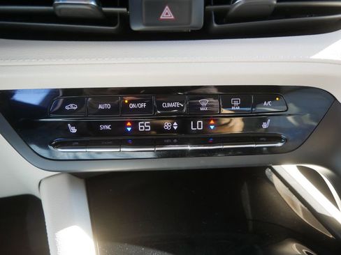 Certified 2023 Buick Envision Preferred image 26