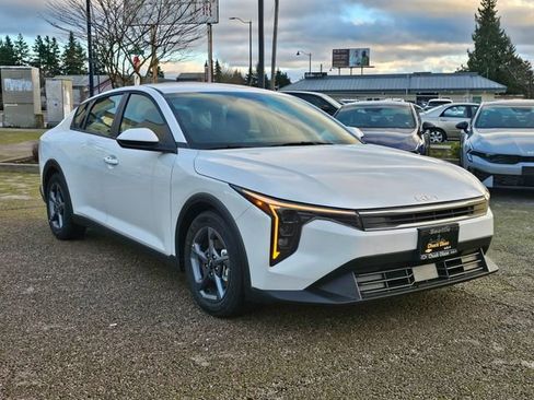 New 2025 Kia K4 LXS image 7