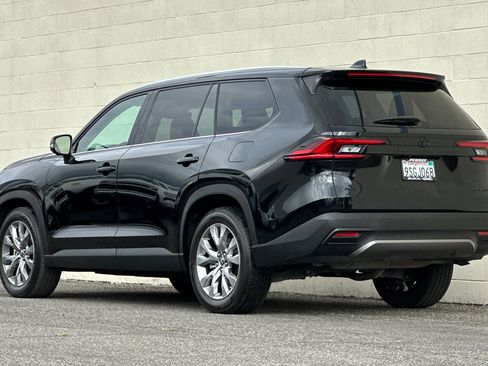 Used 2025 Toyota Grand Highlander AWD image 6