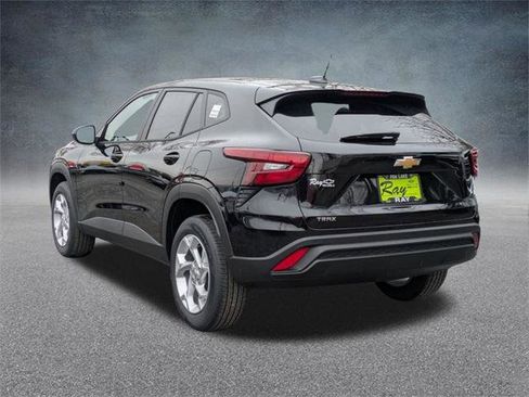 New 2026 Chevrolet Trax LS w/ LS Convenience Package image 6