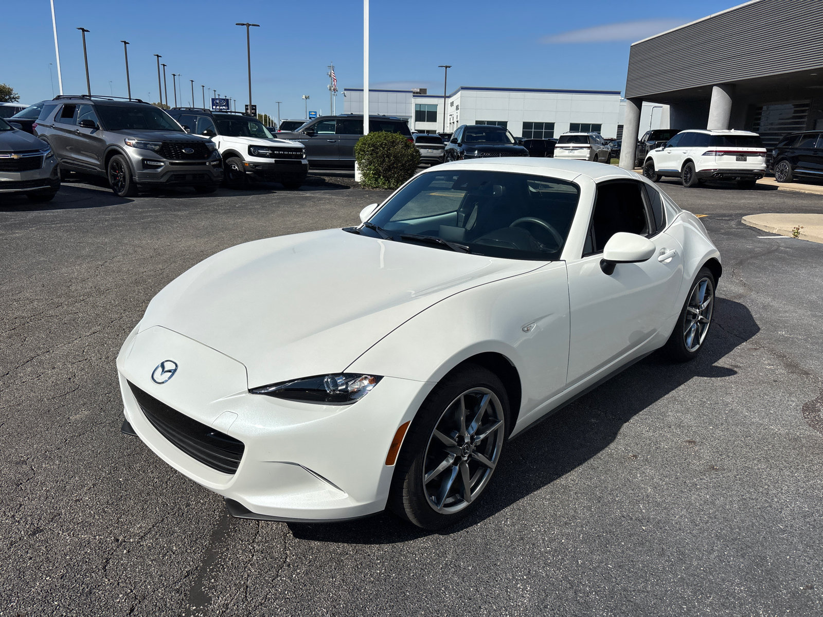 Used 2022 MAZDA MX-5 Miata RF Grand Touring RWD image 3
