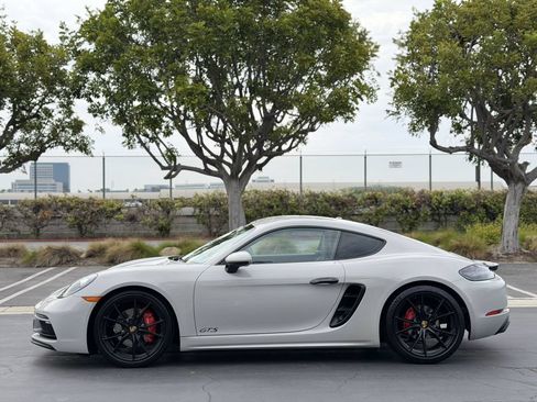Used 2018 Porsche 718 Cayman S RWD image 8