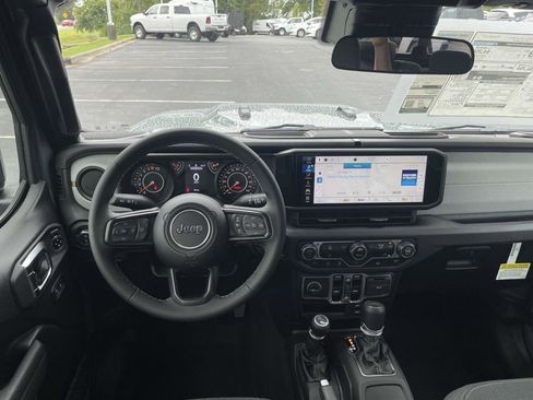 New 2025 Jeep Gladiator Sport image 11