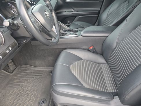 Used 2020 Toyota Camry SE image 9