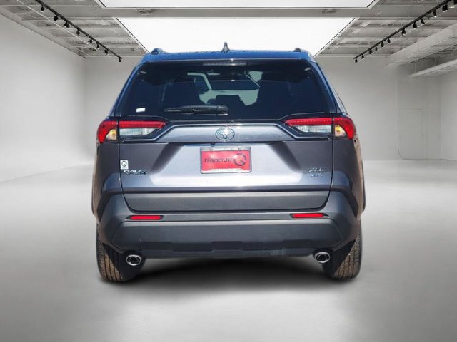 Used 2025 Toyota RAV4 XLE AWD/4WD image 5