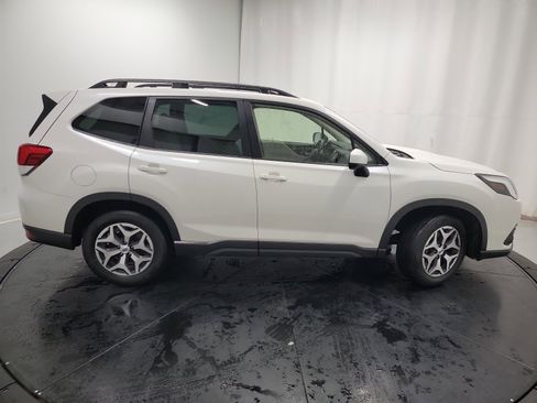 Used 2022 Subaru Forester Premium image 11