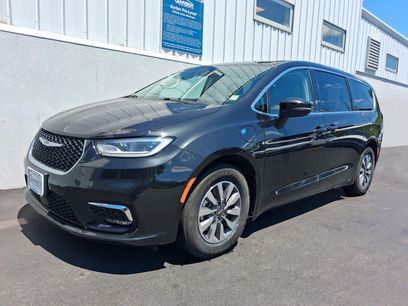 Used 2023 Chrysler Pacifica Touring-L
