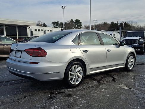 Used 2018 Volkswagen Passat 2.0T SE image 6