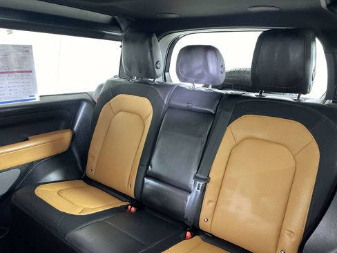 Used 2023 Land Rover Defender 90 X-Dynamic SE image 32