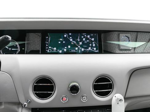 Used 2024 Rolls-Royce Phantom Extended Wheelbase w/ Leather Finishing Pack image 20