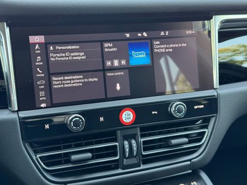 Used 2025 Porsche Macan image 19