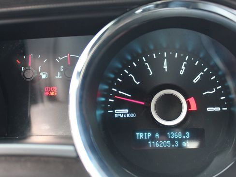 Used 2014 Ford Mustang V6 Coupe 2D image 24