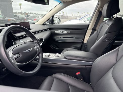 Used 2023 Genesis GV70 2.5T w/ Select Package AWD/4WD image 5