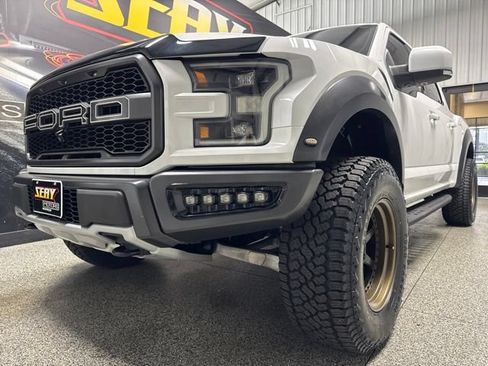 Used 2018 Ford F150 Raptor w/ Equipment Group 802A Luxury AWD/4WD image 2