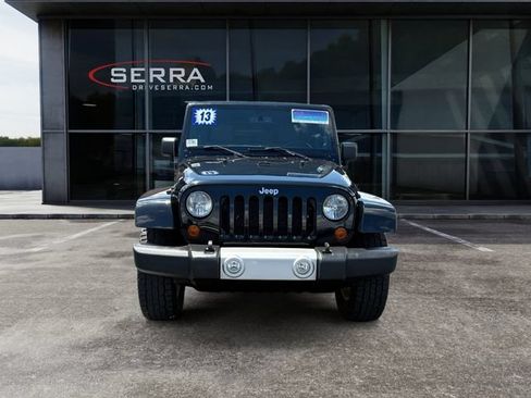 Used 2013 Jeep Wrangler Unlimited Sahara w/ Connectivity Group AWD/4WD image 8