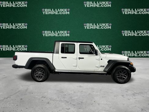 Used 2025 Jeep Gladiator Sport image 4