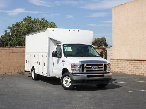 Used 2023 Ford E-450 and Econoline 450 Super Duty w/ Power Windows & Locks Group RWD image 2
