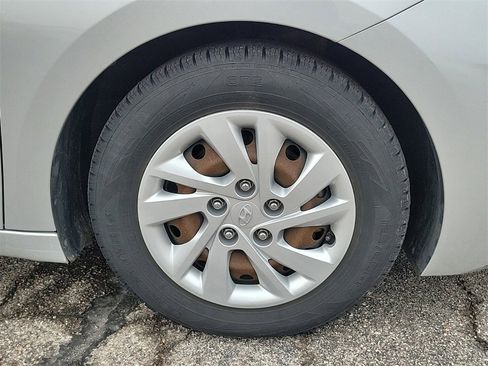 Used 2019 Hyundai Elantra SE image 5