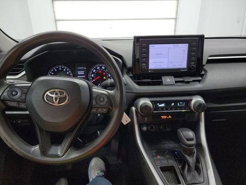 Used 2021 Toyota RAV4 LE image 13