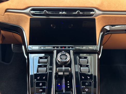 New 2025 Aston Martin V8 Vantage Coupe image 13