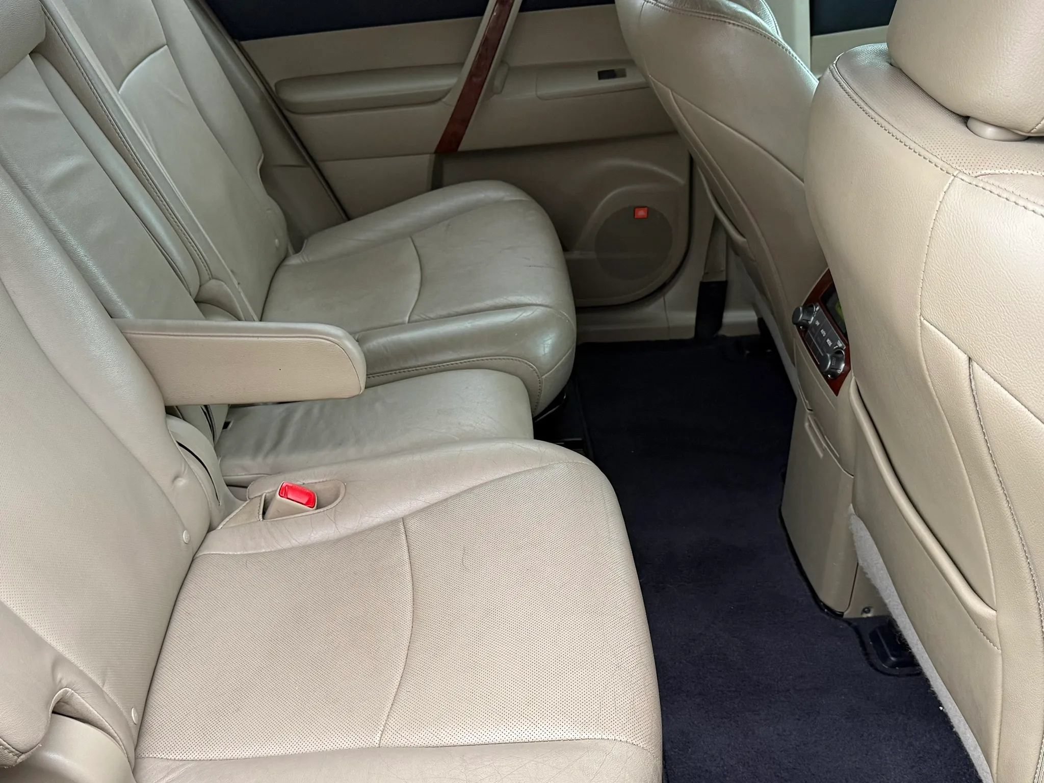 Used 2011 Toyota Highlander Limited w/ Tow Pkg FWD image 25