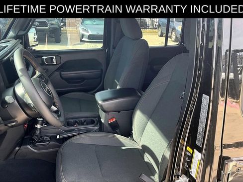 Used 2024 Jeep Wrangler Unlimited image 26