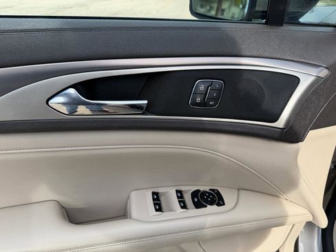 Used 2020 Lincoln MKZ FWD image 10