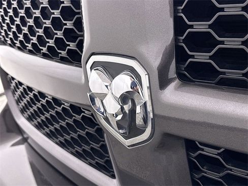 Used 2018 RAM 1500 Express image 33