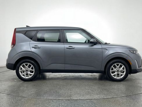 Used 2025 Kia Soul LX w/ LX Technology Package FWD image 11
