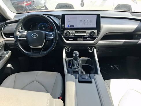 Used 2024 Toyota Grand Highlander AWD image 7