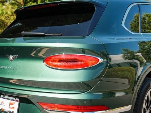 Used 2022 Bentley Bentayga AWD/4WD image 18
