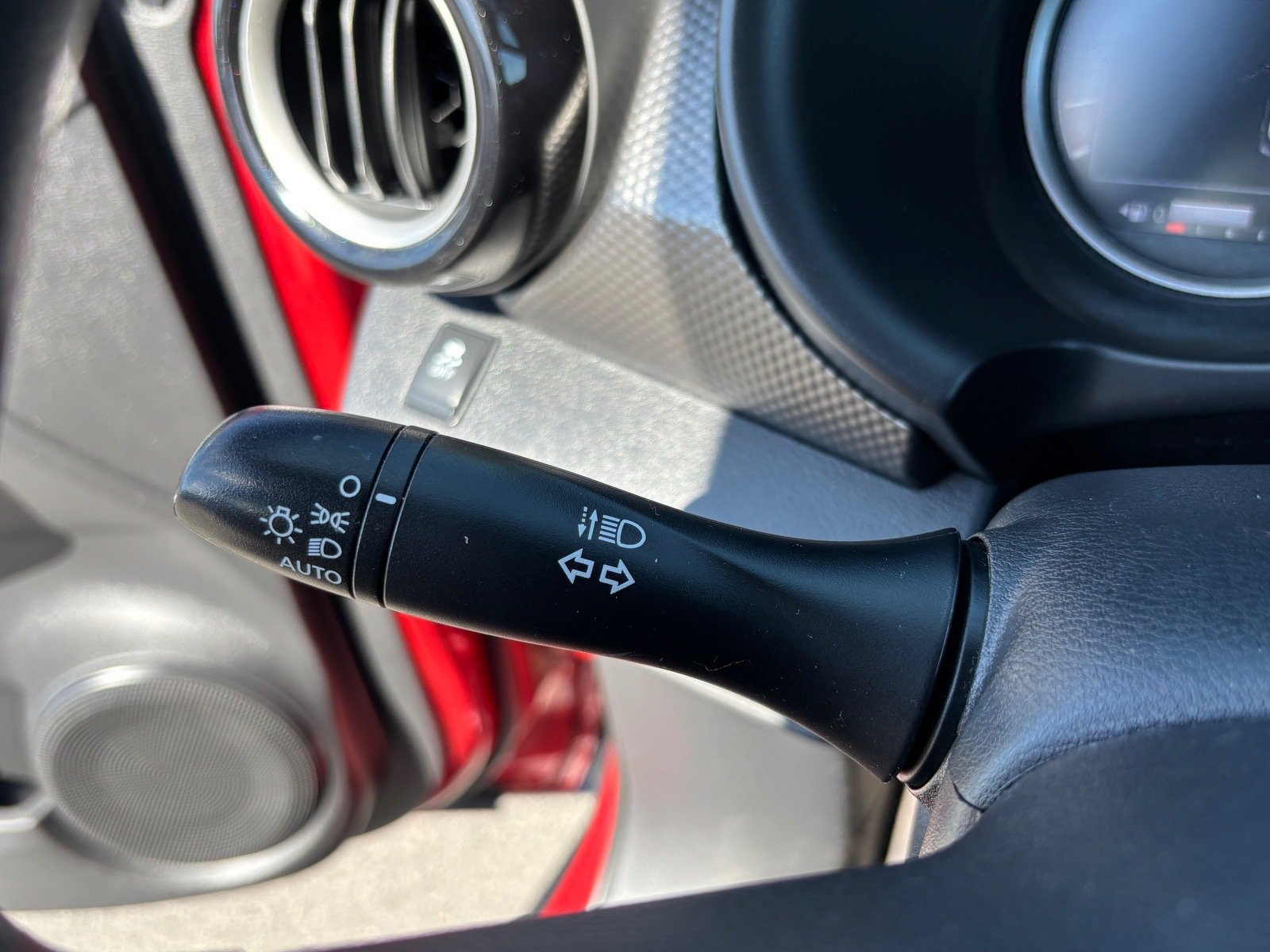 Used 2019 Nissan Kicks SV FWD image 23